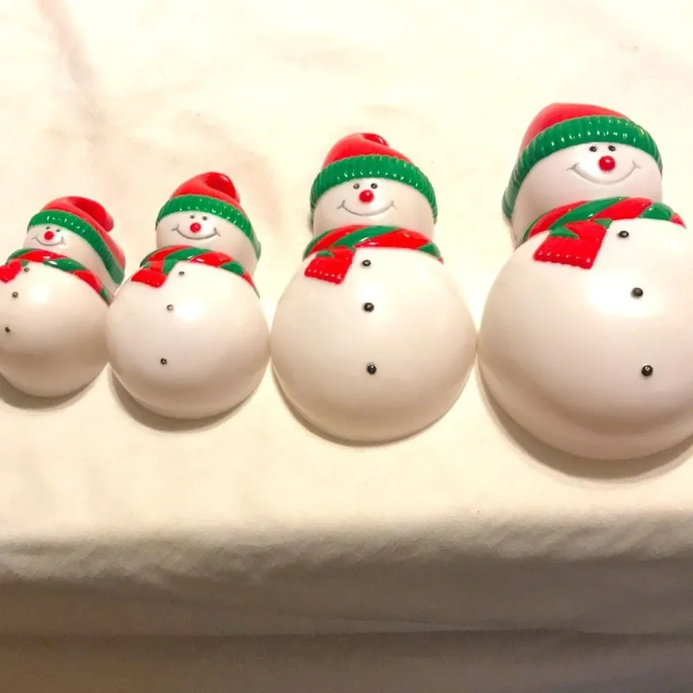 Snowmen measuring cups